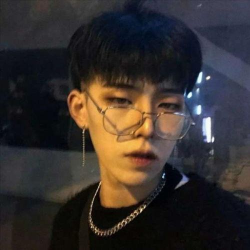 吃瓜网红头像照片高清男,高清男生吃瓜网红头像解析